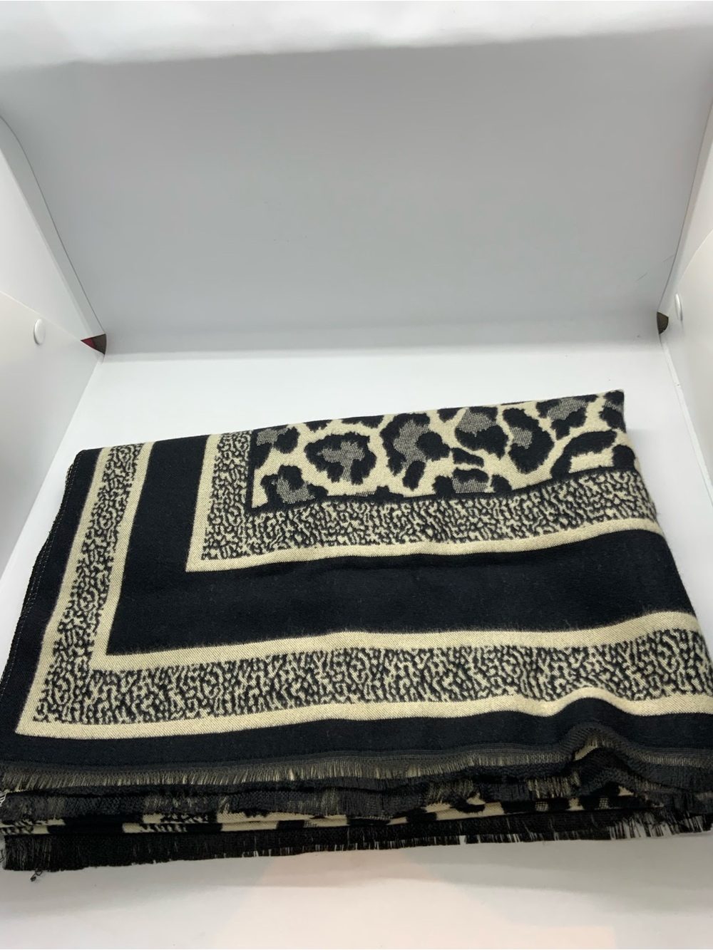 SAACHI Reversible Leopard Pattern Scarf - Picture 8 of 9